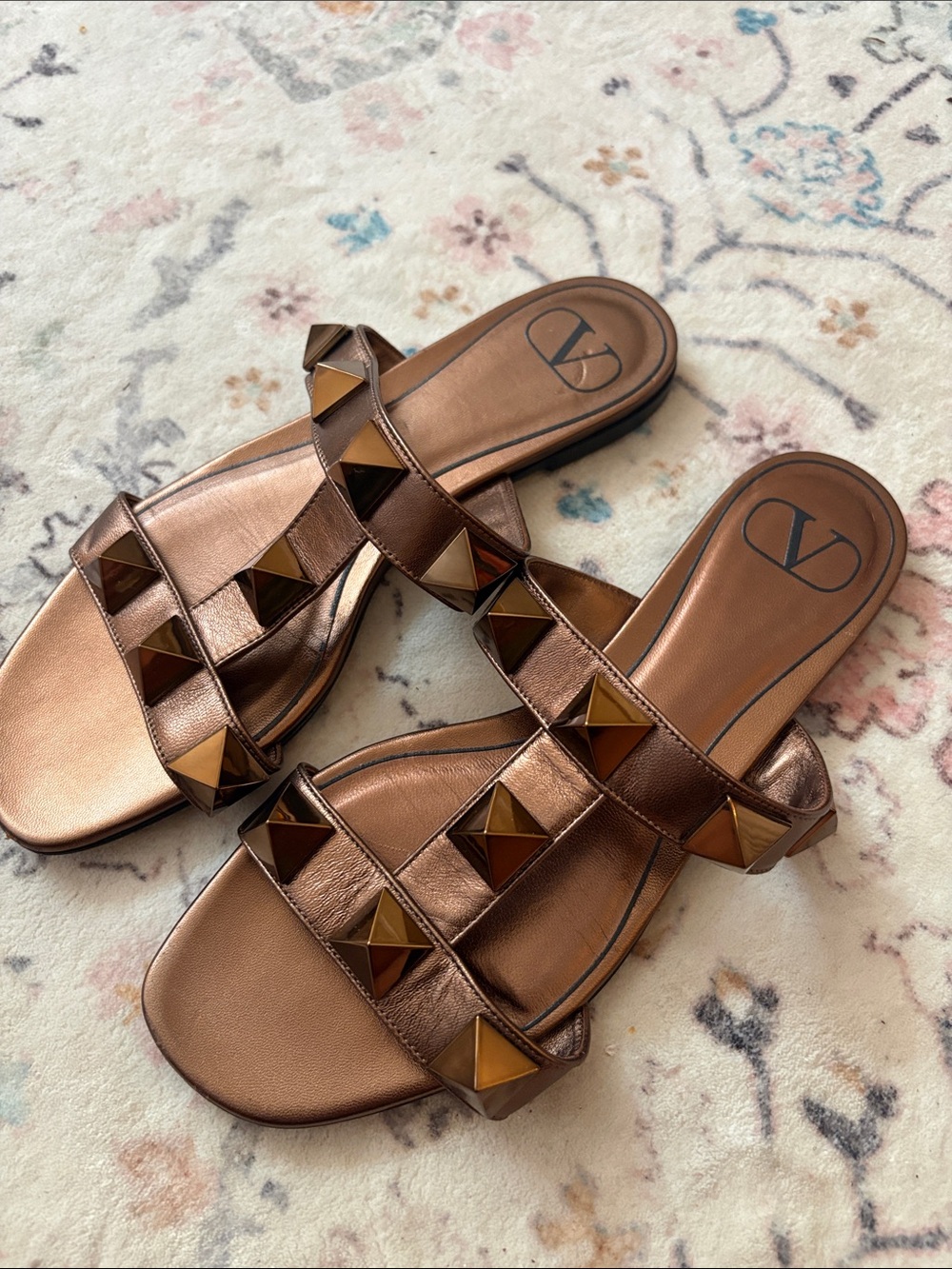 VALENTINO GARAVANI
Women's Roman Stud Slide Sandals. Size 37.